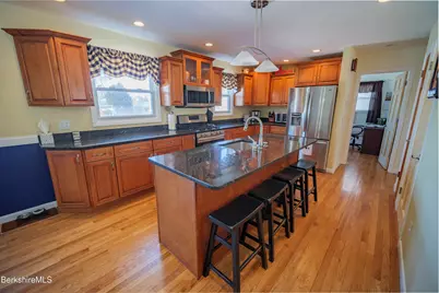 582 East New Lenox Rd, Pittsfield, MA 01201 - Photo 5