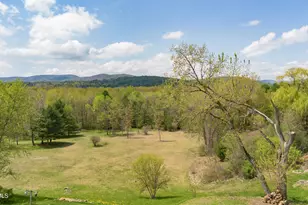 582 E New Lenox Rd, Pittsfield, MA 01201 - Photo 21