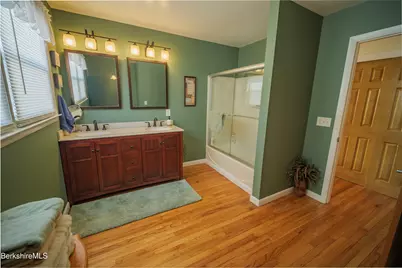 582 East New Lenox Rd, Pittsfield, MA 01201 - Photo 9