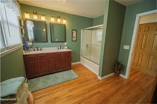 582 E New Lenox Rd, Pittsfield, MA 01201 - Photo 9