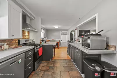 121 Elberon Ave, Pittsfield, MA 01201 - Photo 15