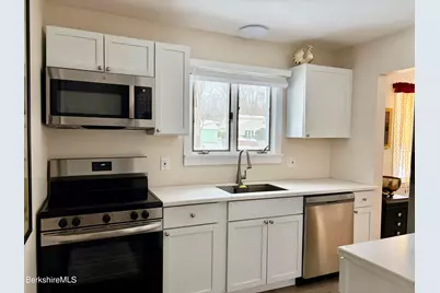 19 Preston Ave, Pittsfield, MA 01201 - Photo 3