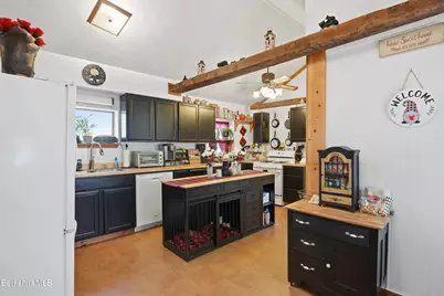 8 School St, Adams, MA 01220 - Photo 17