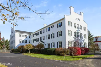 33 Maplewood Ave #103, Pittsfield, MA 01201 - Photo 3