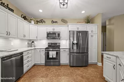 14 Sunrise Cir, Pittsfield, MA 01201 - Photo 19