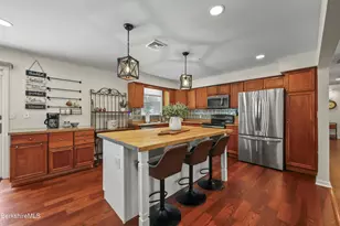 83 Alfred Dr, Pittsfield, MA 01201 - Photo 7