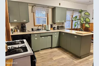 8 Frederick Ln, Adams, MA 01220 - Photo 9