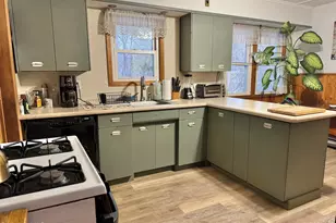 8 Frederick Ln, Adams, MA 01220 - Photo 9