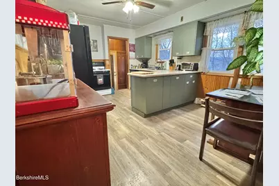 8 Frederick Ln, Adams, MA 01220 - Photo 11