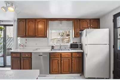 9 Lincoln St, Pittsfield, MA 01201 - Photo 9