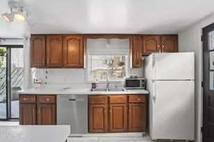 9 Lincoln St, Pittsfield, MA 01201 - Photo 9