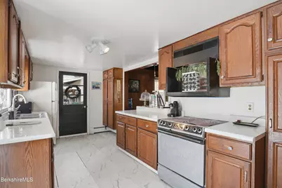 9 Lincoln St, Pittsfield, MA 01201 - Photo 7