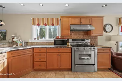 106 Nancy Ave, Pittsfield, MA 01201 - Photo 15