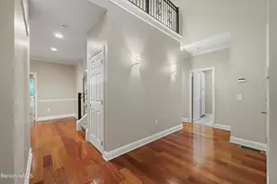 2 Amy Ct, Pittsfield, MA 01201 - Photo 9