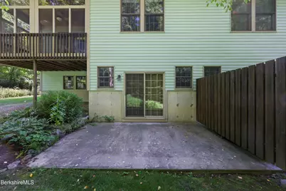 2 Amy Ct, Pittsfield, MA 01201 - Photo 7