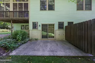 2 Amy Ct, Pittsfield, MA 01201 - Photo 7