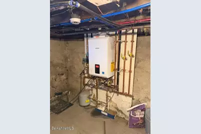 63 Addison St, North Adams, MA 01247 - Photo 15