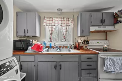 138 Church St, North Adams, MA 01247 - Photo 9