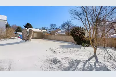 44 Strong Ave, Pittsfield, MA 01201 - Photo 3