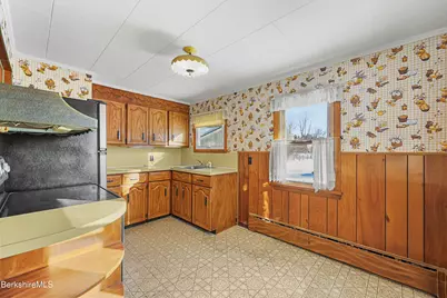 34 Anthony St, Adams, MA 01220 - Photo 3