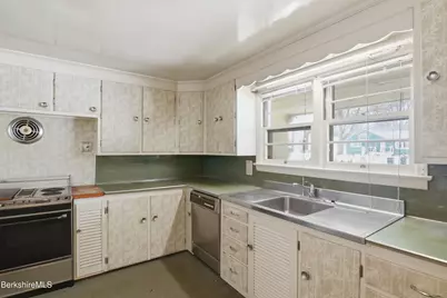 57 Donna Ave, Pittsfield, MA 01201 - Photo 5