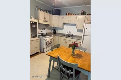11 Melrose St, Adams, MA 01220 - Photo 9