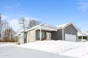 15 Cherry Hill Dr, Pittsfield, MA 01201 - Photo 1