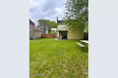 132 Daniels Ave, Pittsfield, MA 01201 - Photo 3