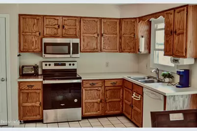 127 Oak Hill Rd, Pittsfield, MA 01201 - Photo 9