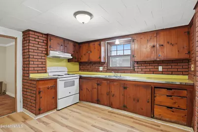 147 Dewey Ave, Pittsfield, MA 01201 - Photo 15