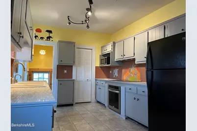 19 Commonwealth Ave, Pittsfield, MA 01201 - Photo 11