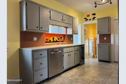 19 Commonwealth Ave, Pittsfield, MA 01201 - Photo 9