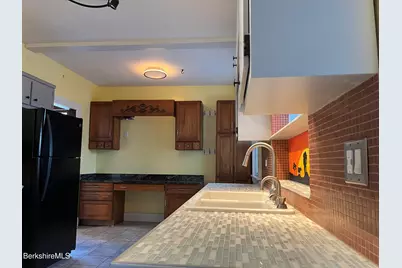 19 Commonwealth Ave, Pittsfield, MA 01201 - Photo 7