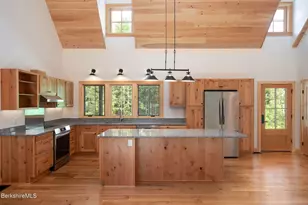 1427 Hewins St, Sheffield, MA 01257 - Photo 7