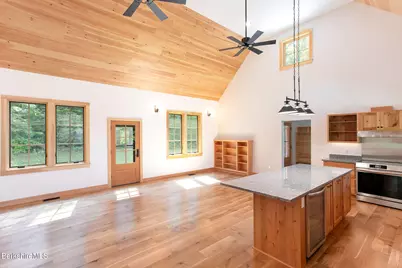 1427 Hewins St, Sheffield, MA 01257 - Photo 9