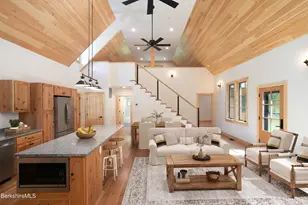 1427 Hewins St, Sheffield, MA 01257 - Photo 5