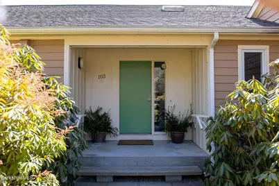 103 Gravesleigh Ter, Pittsfield, MA 01201 - Photo 3