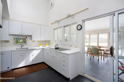 103 Gravesleigh Ter, Pittsfield, MA 01201 - Photo 17