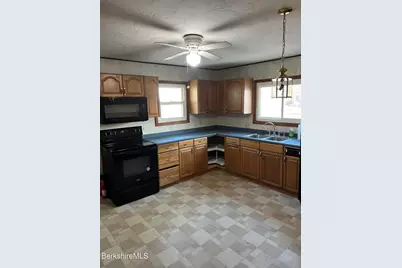 41 Willow St, Adams, MA 01220 - Photo 5