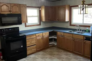 41 Willow St, Adams, MA 01220 - Photo 5