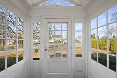 11 Concord Pkwy, Pittsfield, MA 01201 - Photo 5