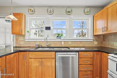 11 Concord Pkwy, Pittsfield, MA 01201 - Photo 23