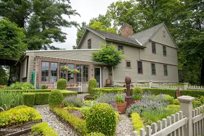 18 Goodrich St, Stockbridge, MA 01262 - Photo 3