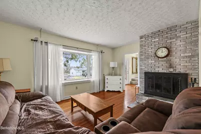 73 Plymouth St, Pittsfield, MA 01201 - Photo 9