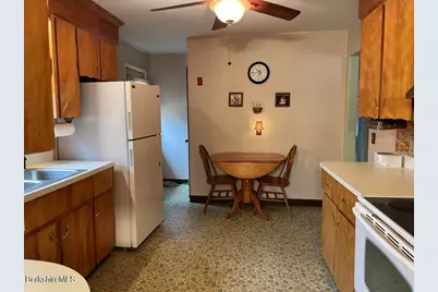 18 Morningview Dr, Pittsfield, MA 01201 - Photo 9