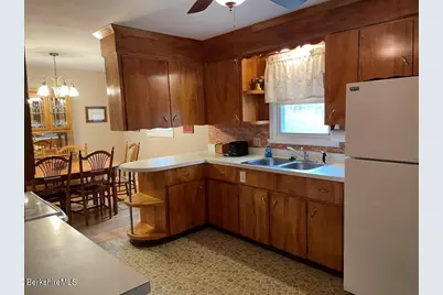 18 Morningview Dr, Pittsfield, MA 01201 - Photo 11