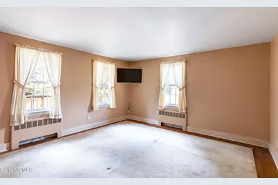 156 E New Lenox Rd, Pittsfield, MA 01201 - Photo 27