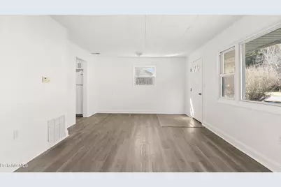 145 Jason St, Pittsfield, MA 01201 - Photo 3