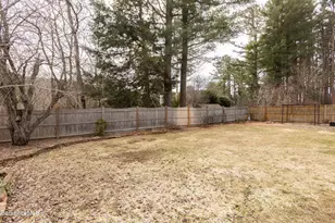 153 Sherwood Dr, Pittsfield, MA 01201 - Photo 13