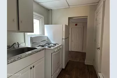 37 Melville St, Pittsfield, MA 01201 - Photo 23